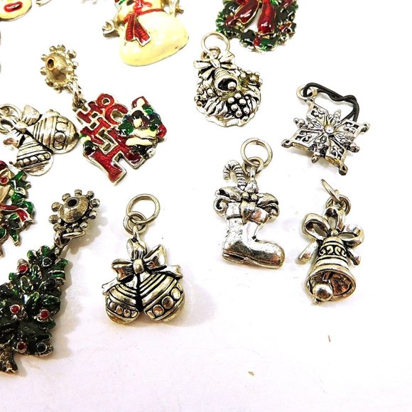 Lot of 24 Christmas & Heart Charms Enamel Silvertone Metal - Picture 2 of 5